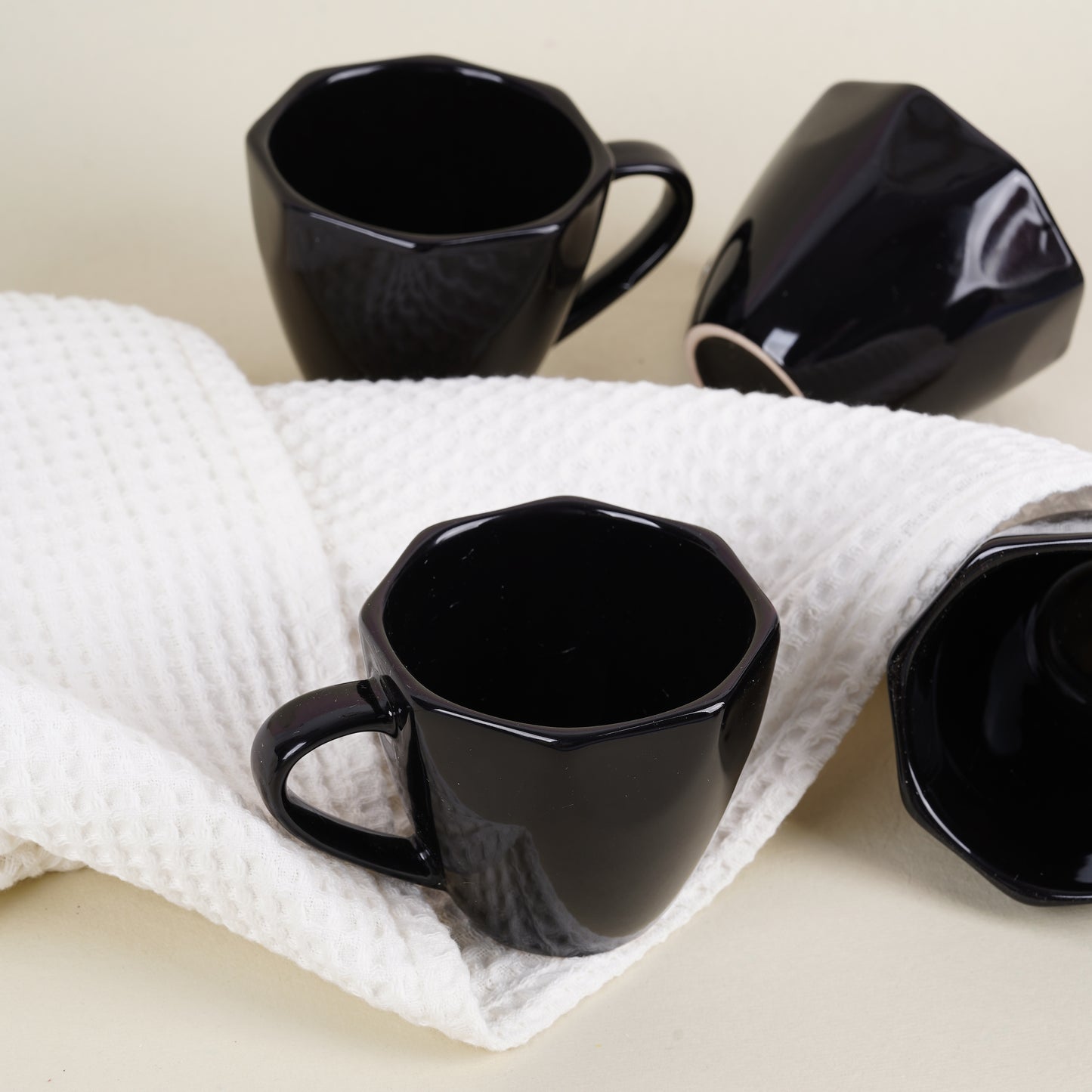DATA Veda Mugs in Black, Set of 6