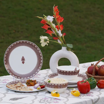 Bringing Families Together: The Magic of Fine Bone China Dinner Sets