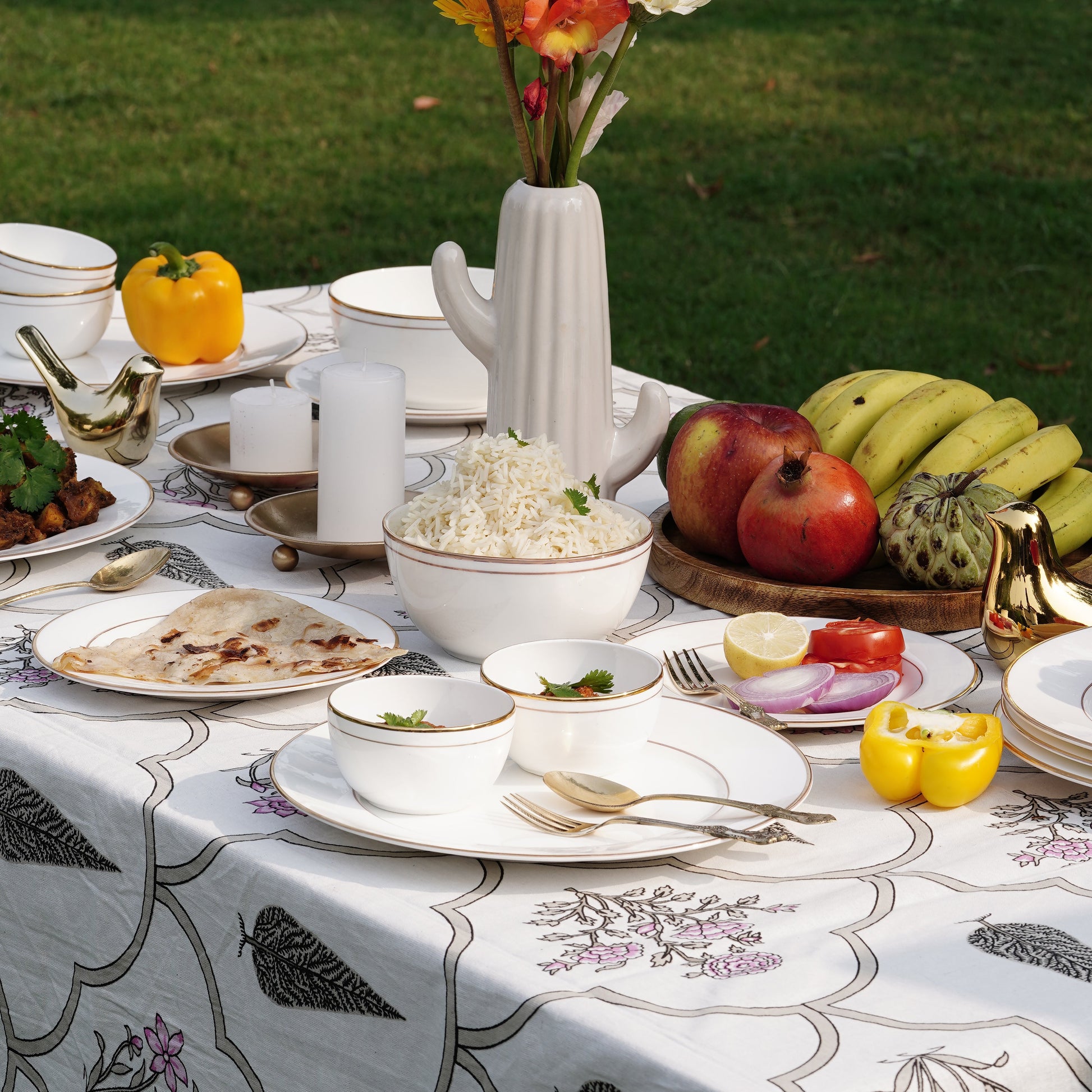 Set Of White Dinner Plates with Gold Line-dandy lines – Dandy