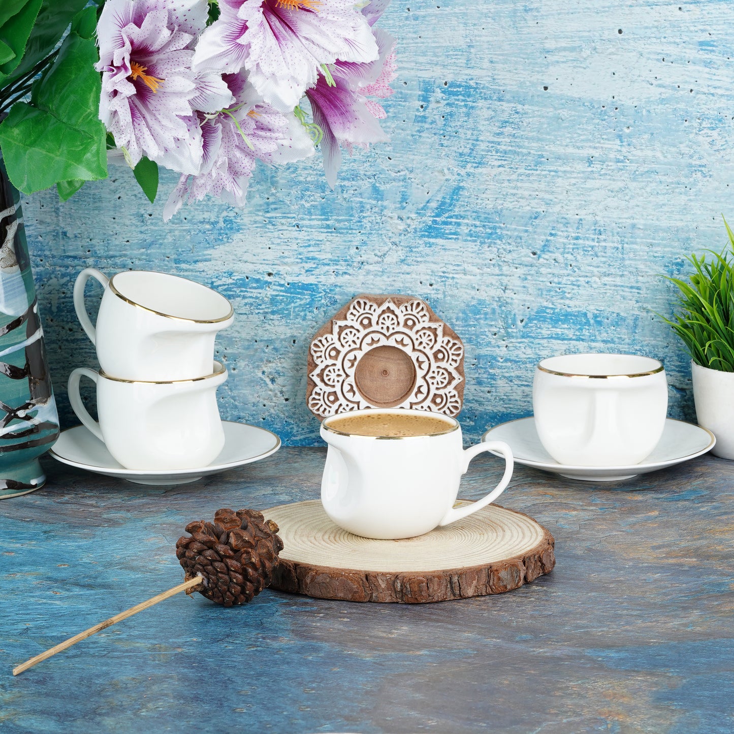 Face Gold Band Cups and Saucers-cup set